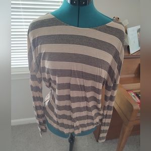 Old Navy tan and black sweater xs